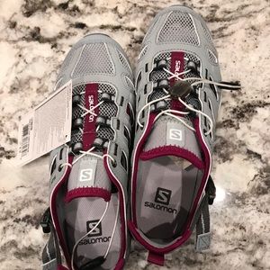 NWT Salomon hiking/ water shoes, 6.5